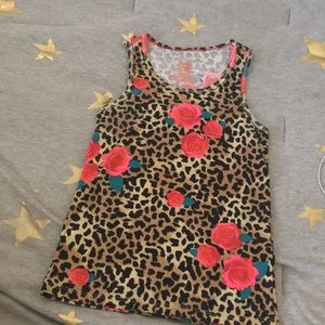 i am selling this tank top